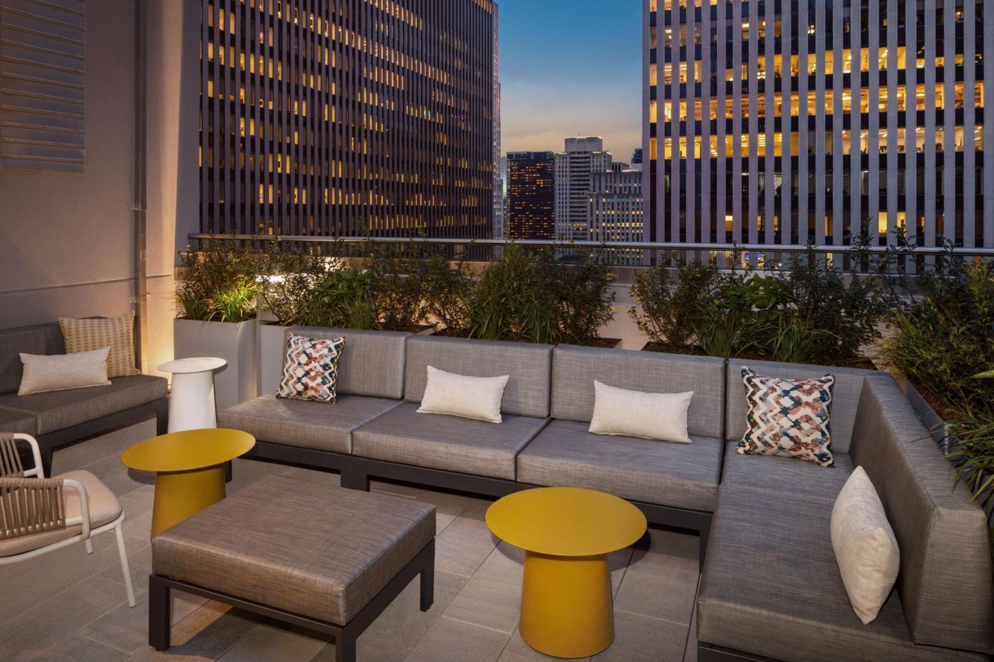 Hampton Inn By Hilton New York Times Square Экстерьер фото