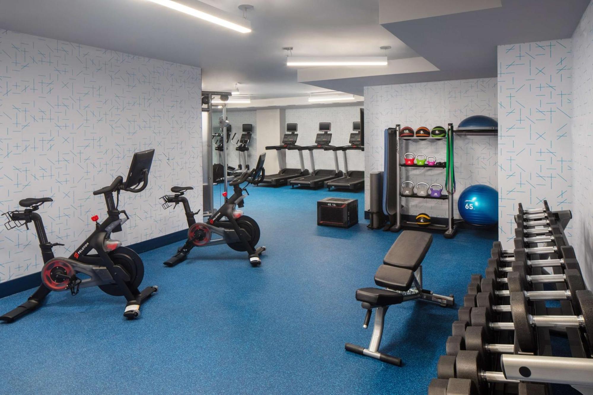 Hampton Inn By Hilton New York Times Square Экстерьер фото